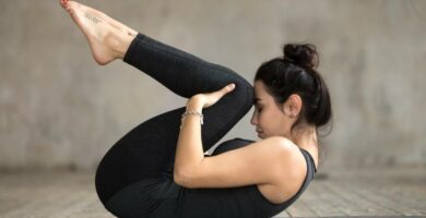 Yoga para digestão: Pawanmuktasana pode aliviar gás e acidez naturalmente
