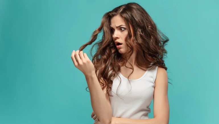 https://www.healthshots.com/intimate-health/menstruation/from-hair-loss-to-greasy-scalp-this-is-what-your-periods-can-do-to-your-hair/